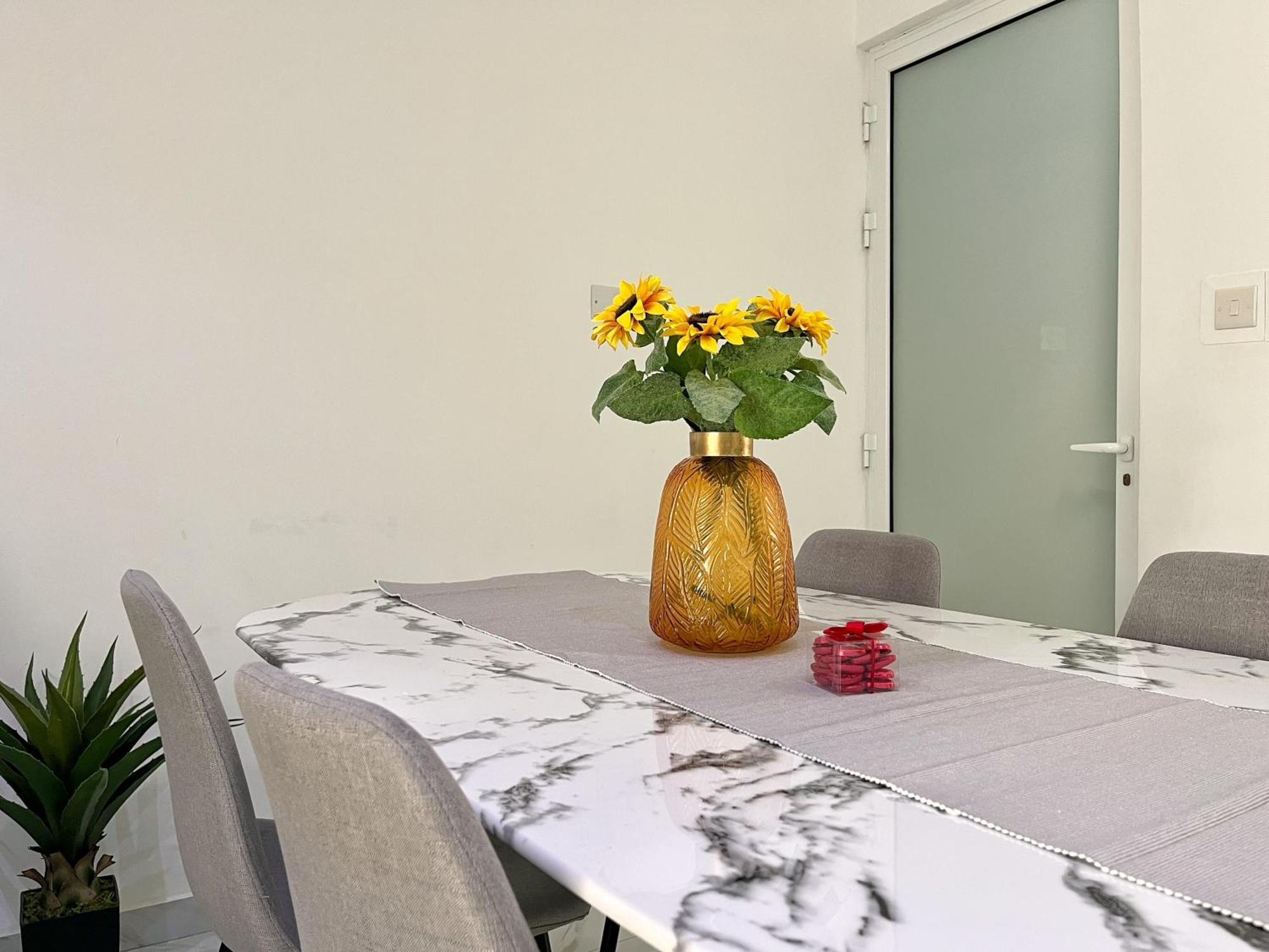 Marina Apartments Мсида Екстериор снимка